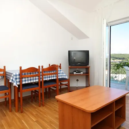 With A Parking Space Jelsa, Hvar - 8765 Apartmán Jelsa (Hvar)