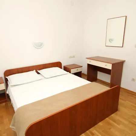 With A Parking Space Jelsa, Hvar - 8765 Apartmán Jelsa (Hvar)