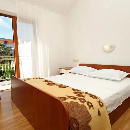 With A Parking Space Jelsa, Hvar - 8765 Apartmán Jelsa (Hvar)